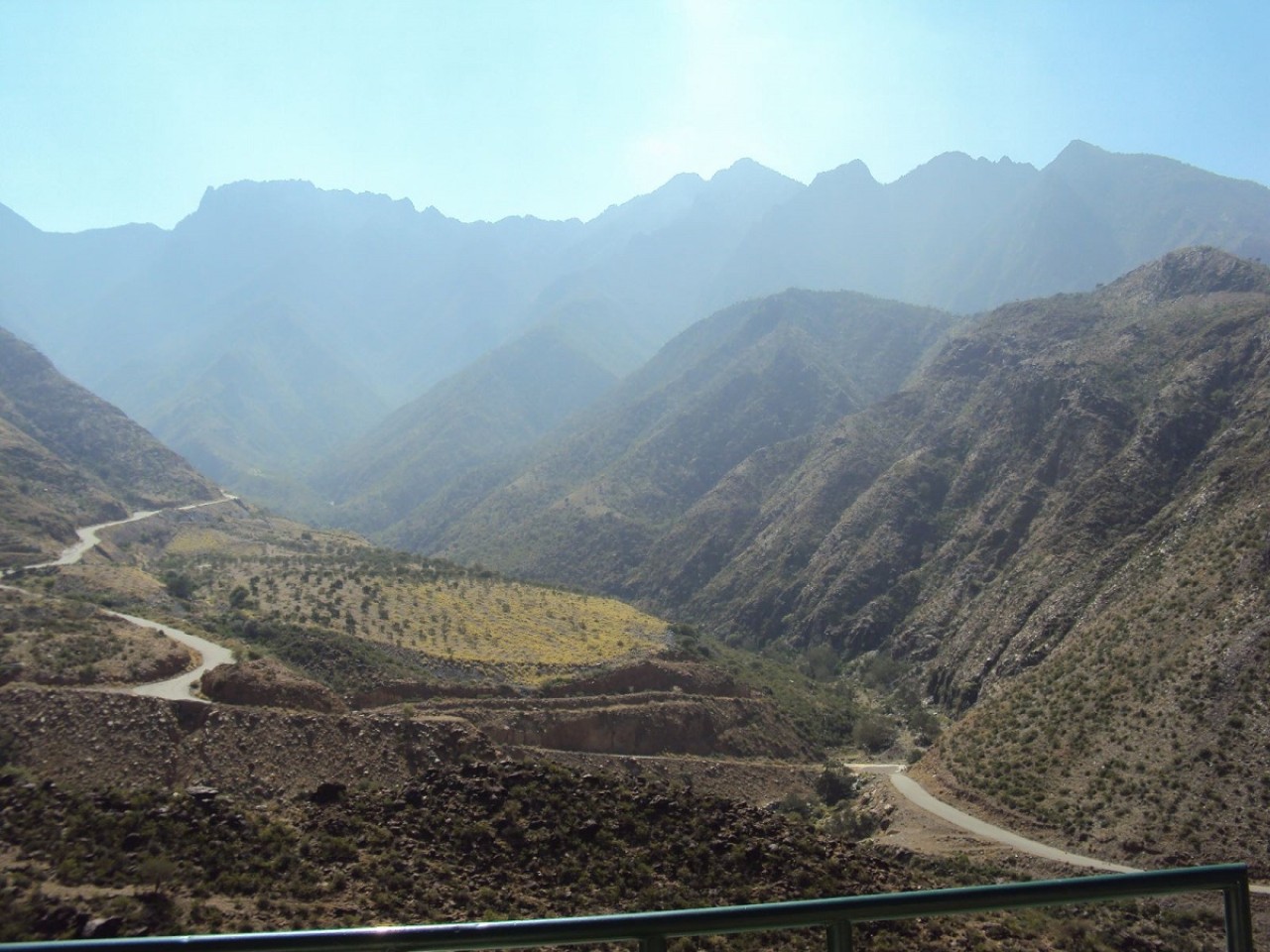  Explore Taif's charm on our city tour with an exhilarating cable car ride. 